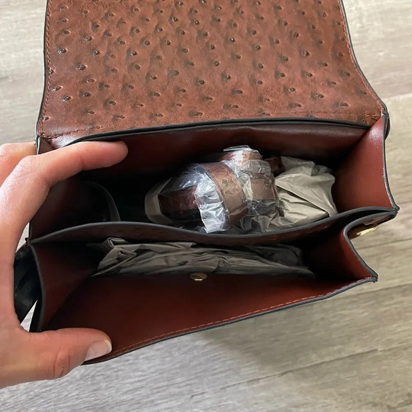 NWT Faux Leather Ostrich Pattern Tassel Top Handle Crossbody Bag Brown - Picture 5 of 10